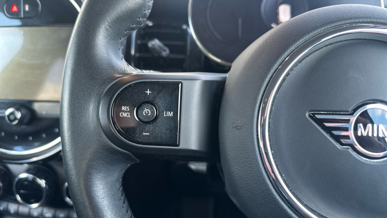 MINI Hatchback 1.5 Cooper Classic Premium 5dr Auto Petrol Hatchback